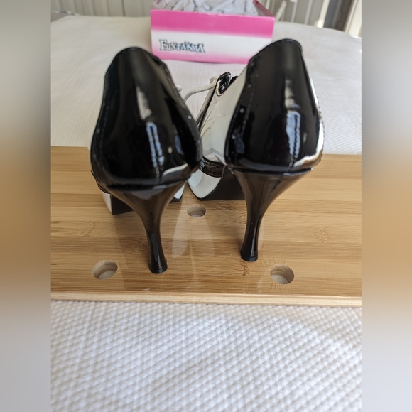 Funtasma Black & White Lace Up 4" Heeled Oxfords Model "SADDLE 48" SZ 6 . - Picture 7 of 7